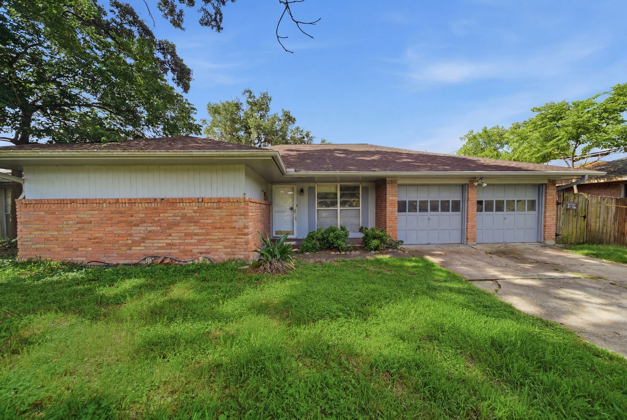 6633 Sandstone Street Houston, TX 77074 - Photo 1 of 10