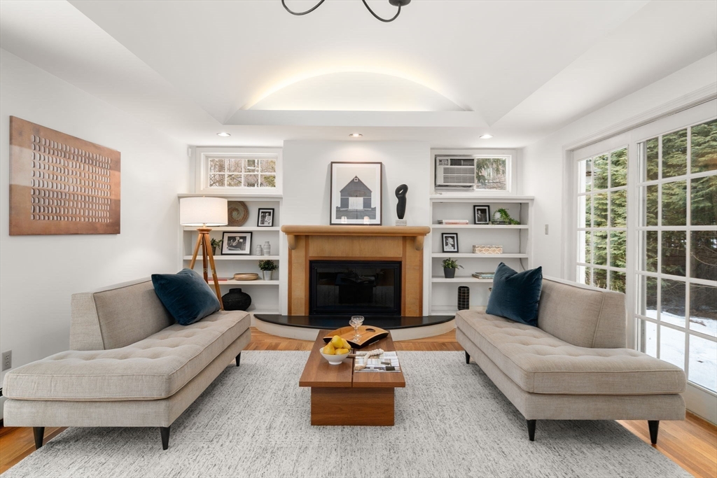 401 Clinton Road Chestnut Hill, MA 02467 - Photo 11 of 29