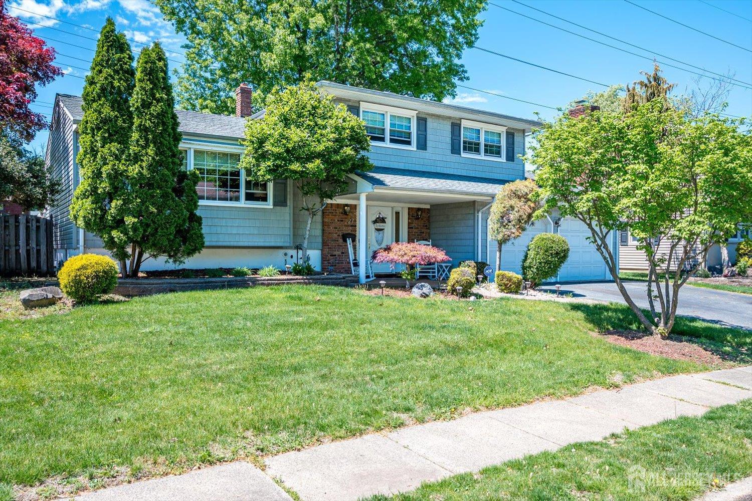 27 Eileen Way Edison, NJ 08837 - Photo 1 of 42