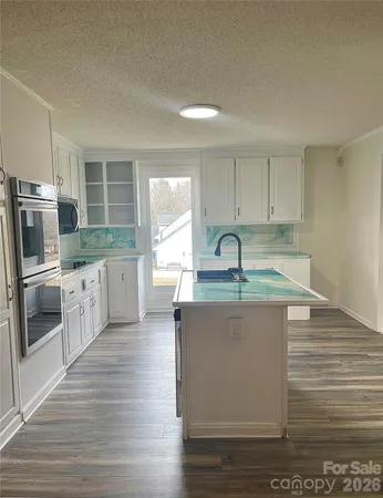 a close view of sink and tap