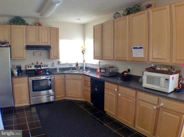 613 Walnut Grove Road Baltimore, MD 21221 - Photo 8 of 29 Kitchen