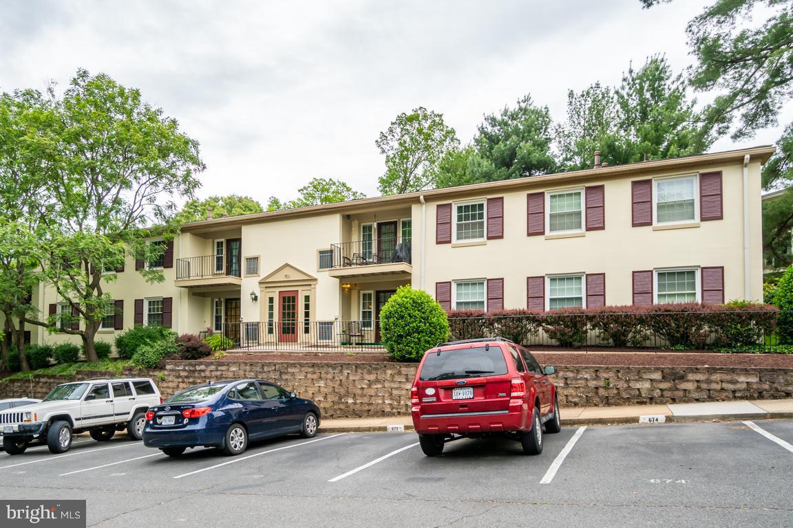 5811 Cambridge Drive, Unit 674 Springfield, VA 22152 - Photo 2 of 37 a house view
