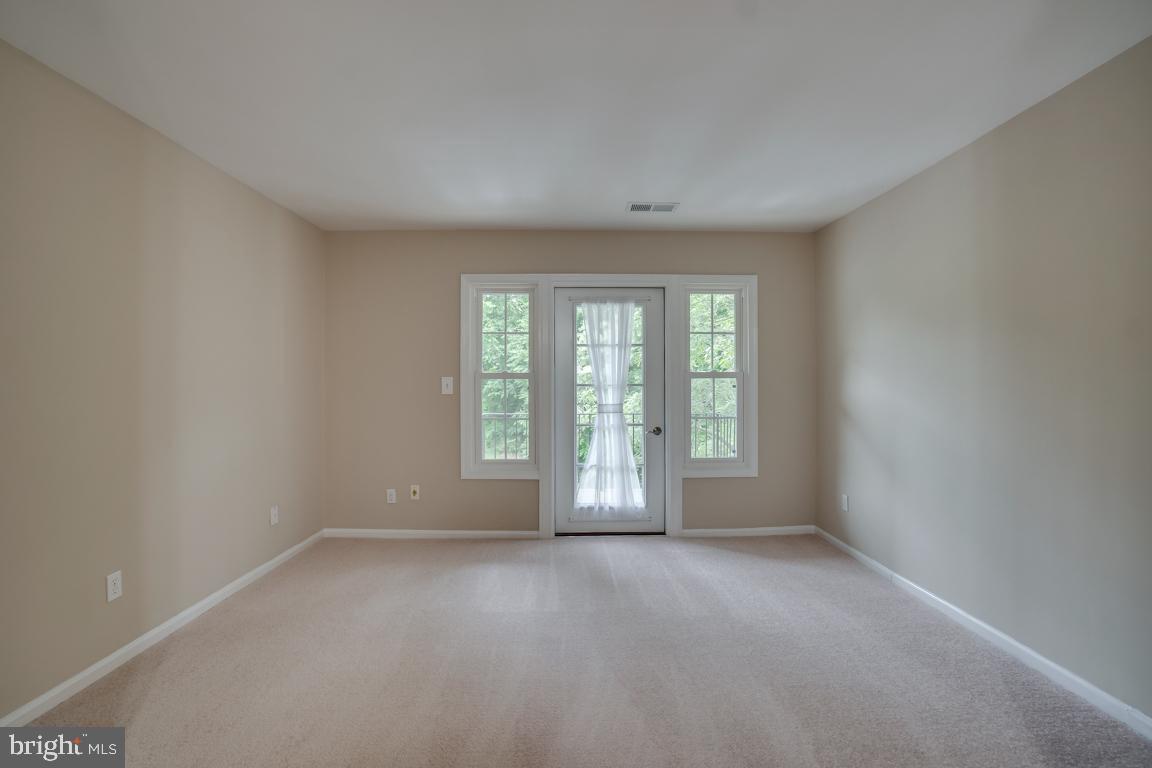 5811 Cambridge Drive, Unit 674 Springfield, VA 22152 - Photo 13 of 37 an empty room with a window