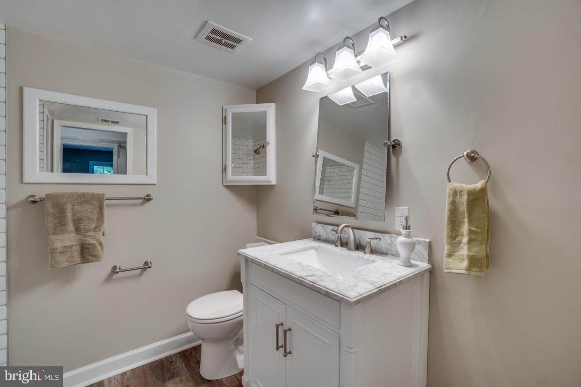 5811 Cambridge Drive, Unit 674 Springfield, VA 22152 - Photo 33 of 37 a bathroom with a toilet sink and mirror
