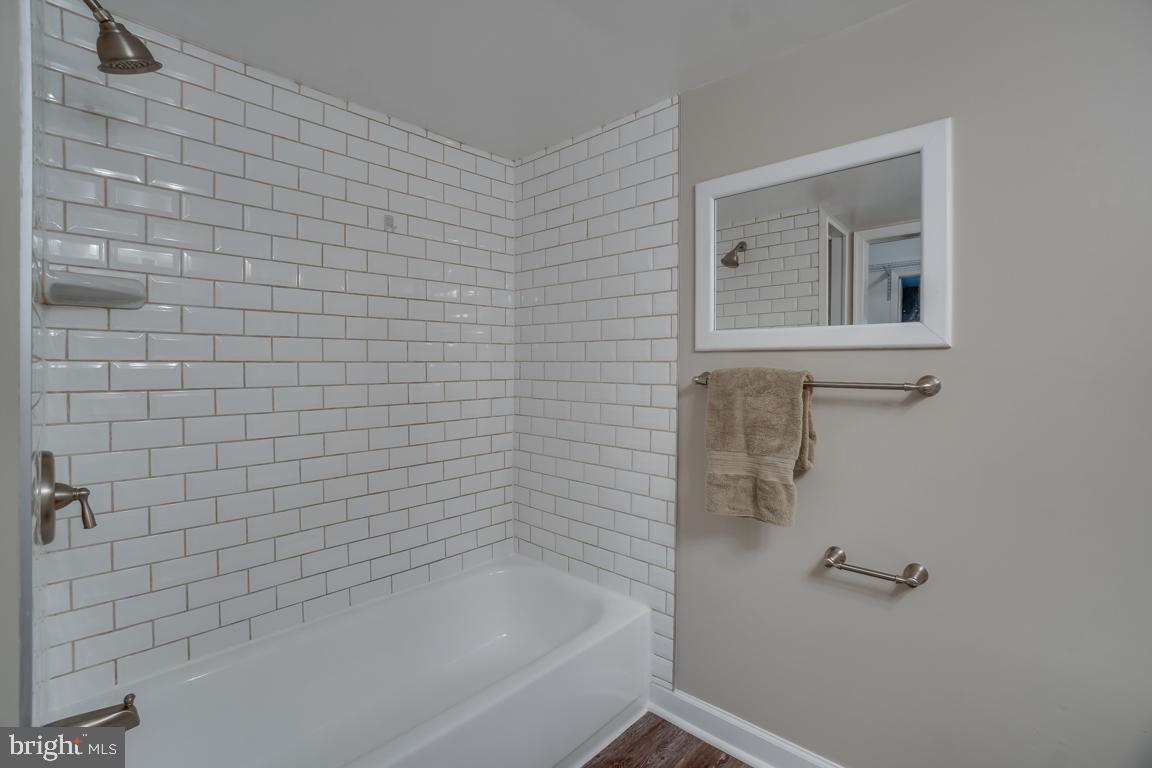 5811 Cambridge Drive, Unit 674 Springfield, VA 22152 - Photo 34 of 37 a bathroom with a bathtub