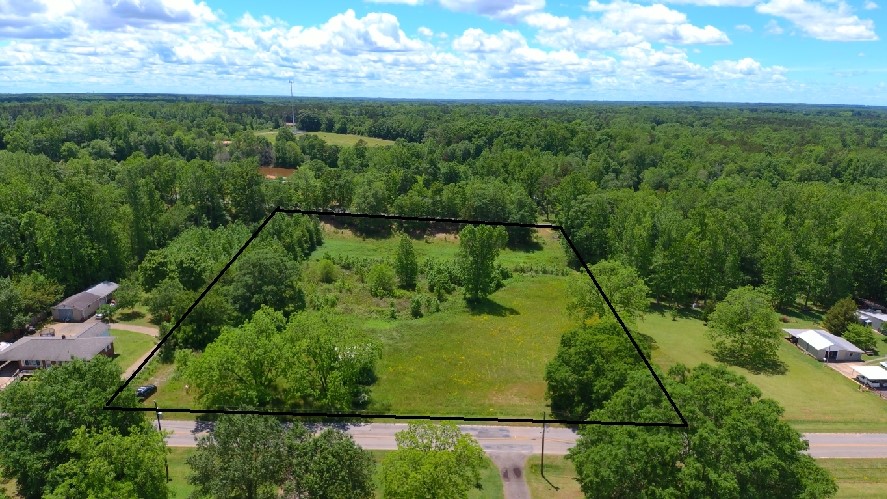 Front view showing aproximate property lines