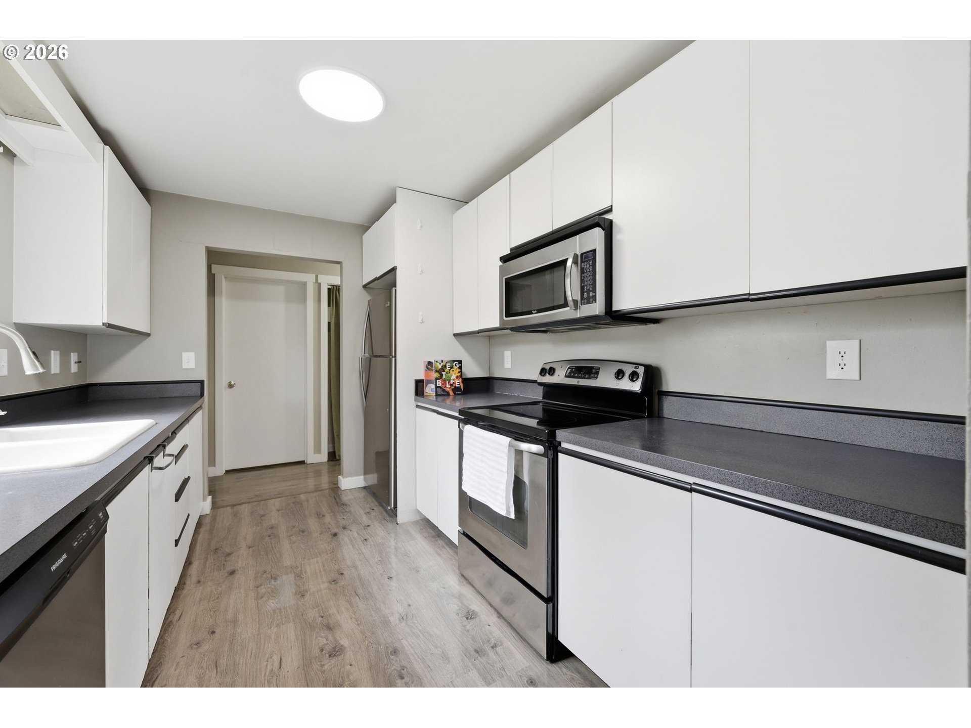 845 25th Place Springfield, OR 97477 - Photo 12 of 45