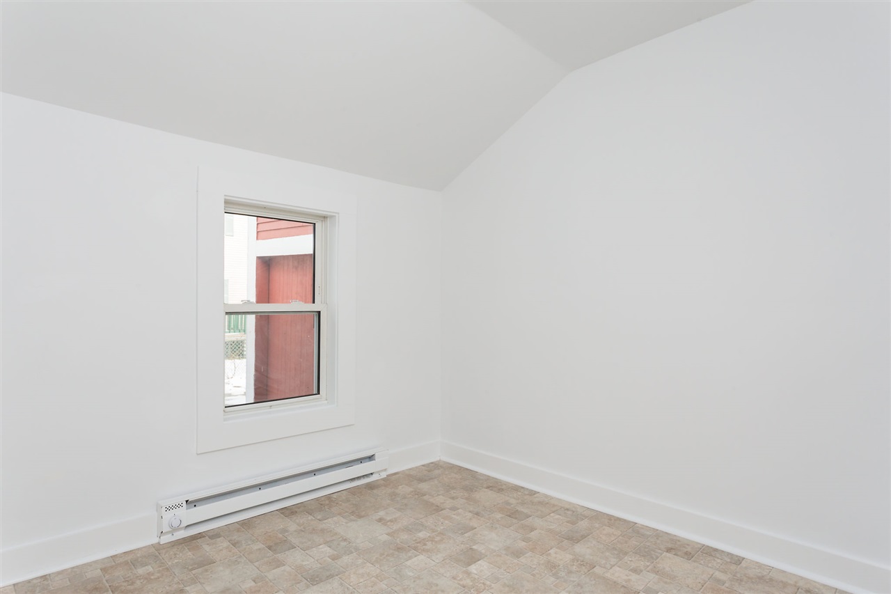 24 Highland Street Rochester, NH 03868 - Photo 10 of 40