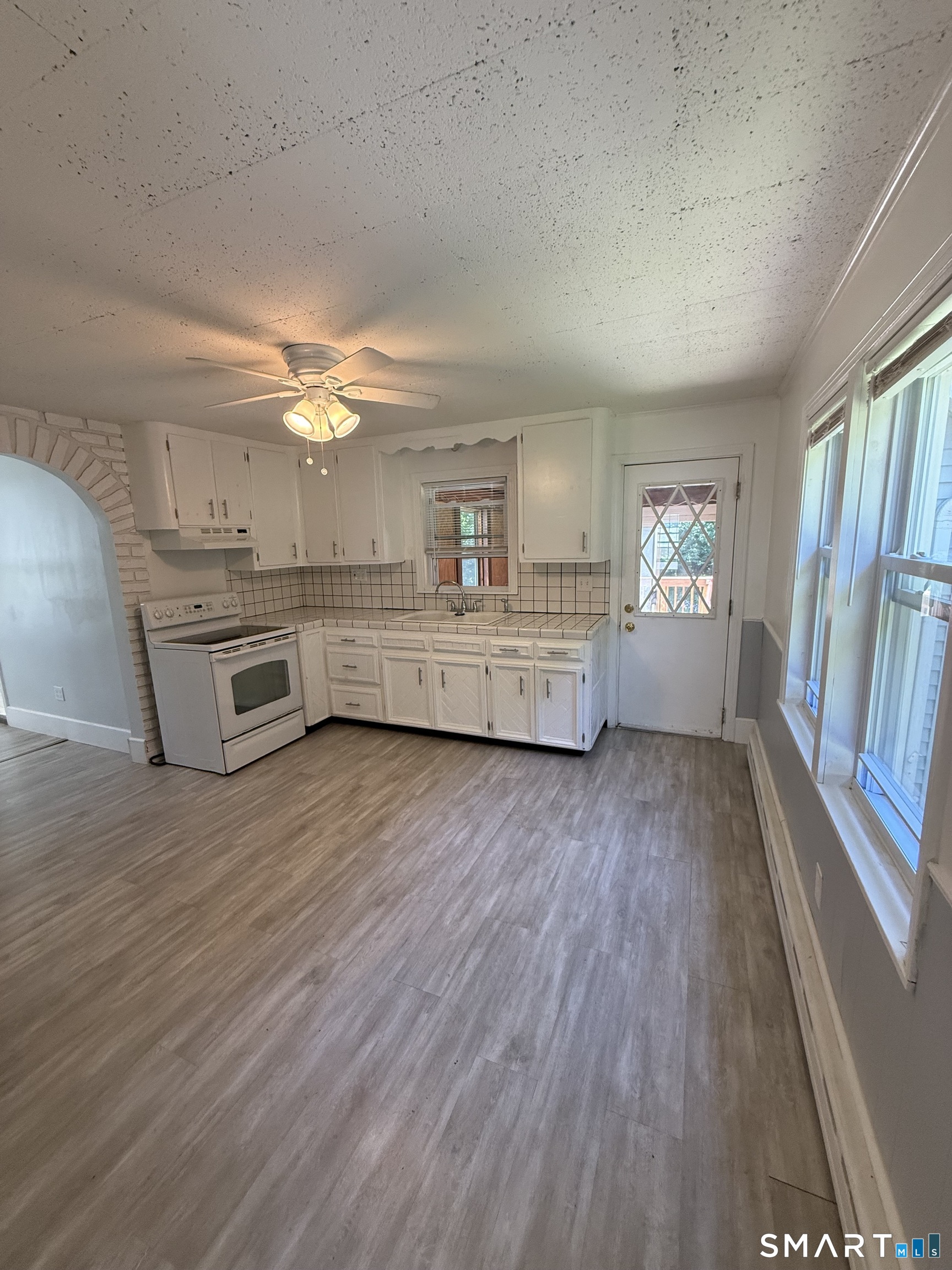 32 Dickerman Avenue Windsor Locks, CT 06096 - Photo 12 of 17