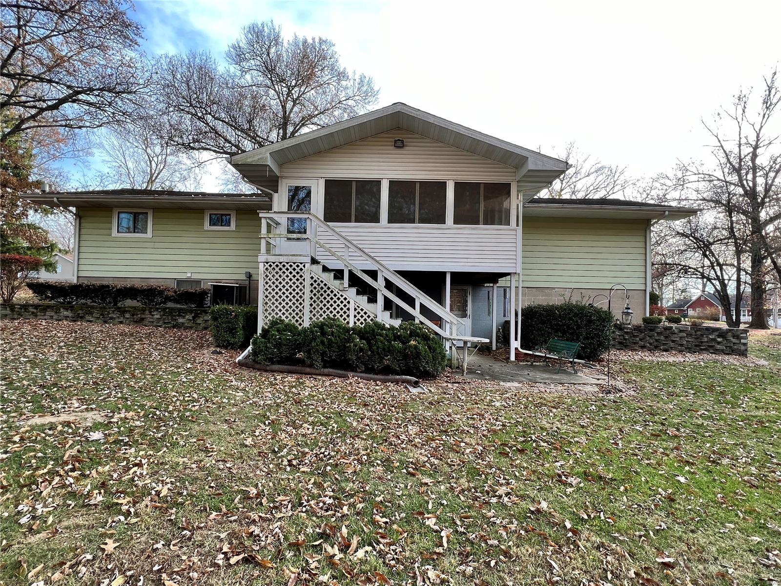 525 West Kinkead Road Hillsboro, IL 62049 - Photo 3 of 26 Gallery Image 3