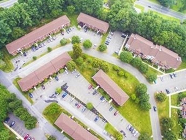 22 Maple Crest Circle, Unit I Holyoke, MA 01040 - Photo 3 of 16