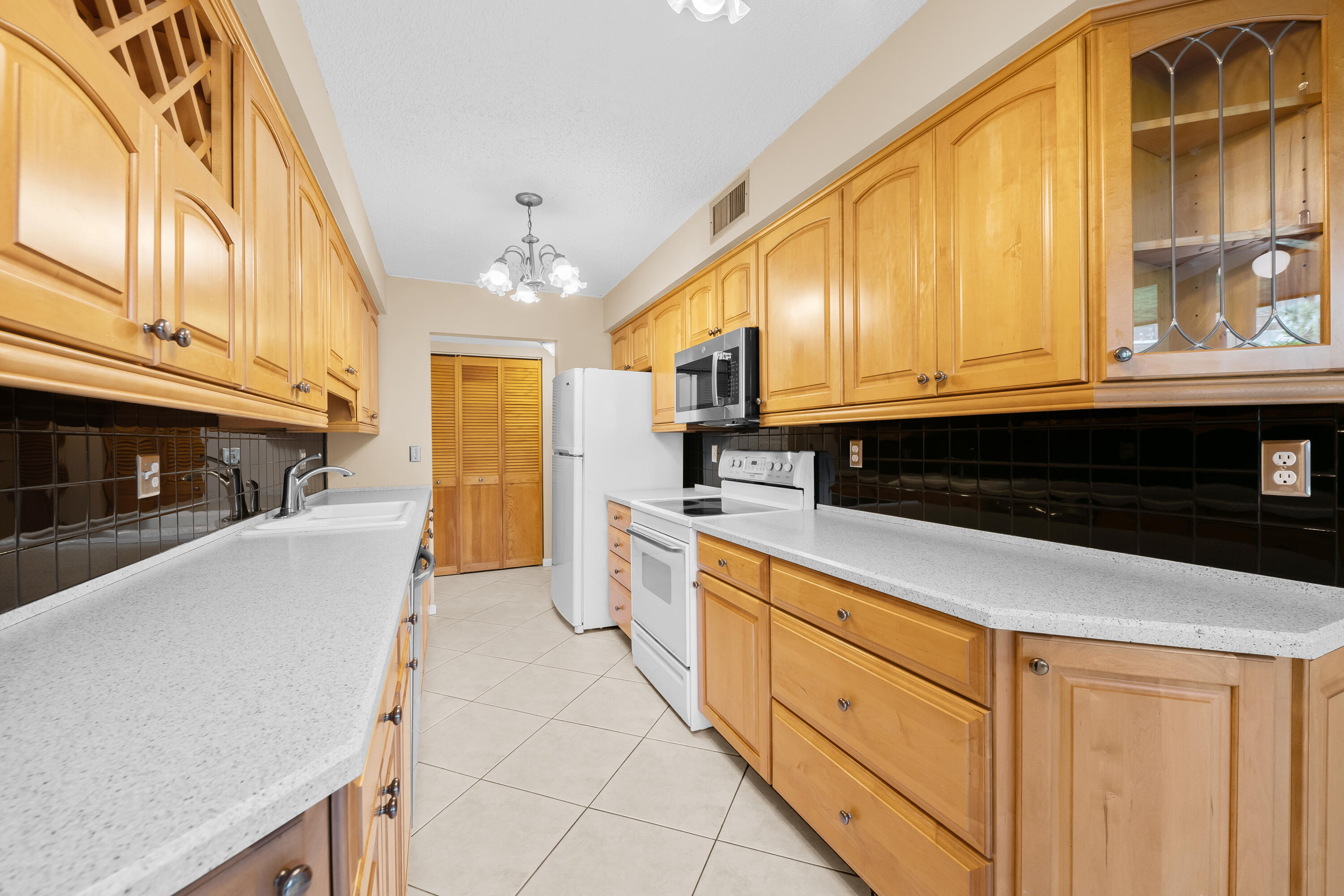 800 Jeffery Street, Unit 103 Boca Raton, FL 33487 - Photo 2 of 40 DSC_6594