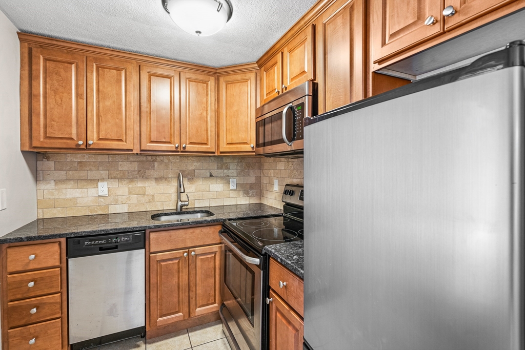 17 Ridge Road, Unit 2 Lincoln, MA 01773 - Photo 4 of 9