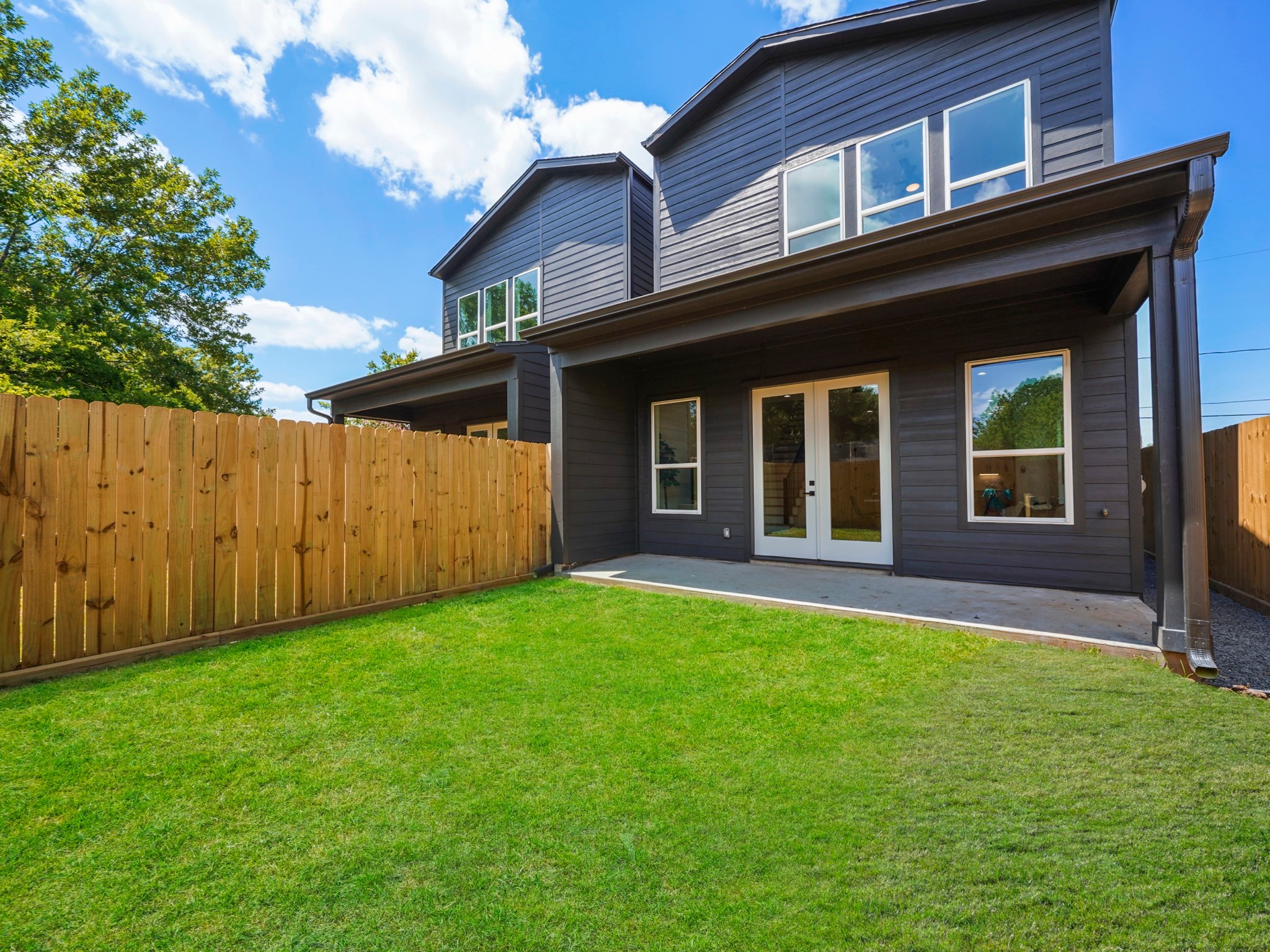 3548 Seabrook Street Houston, TX 77021 - Photo 18 of 19 a view of a house with a yard