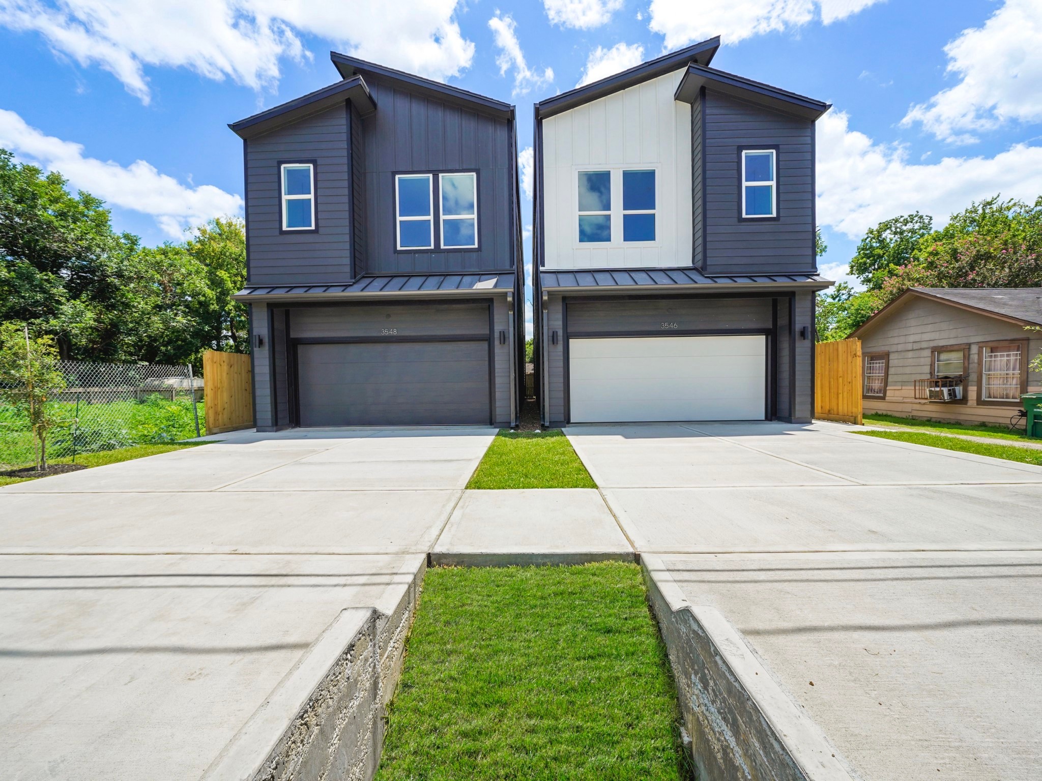 3548 Seabrook Street Houston, TX 77021 - Photo 3 of 19 a front view of house with yard