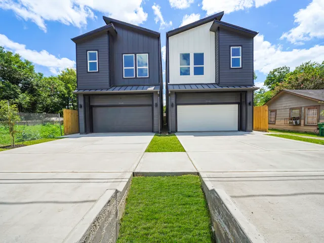 a front view of house with yard