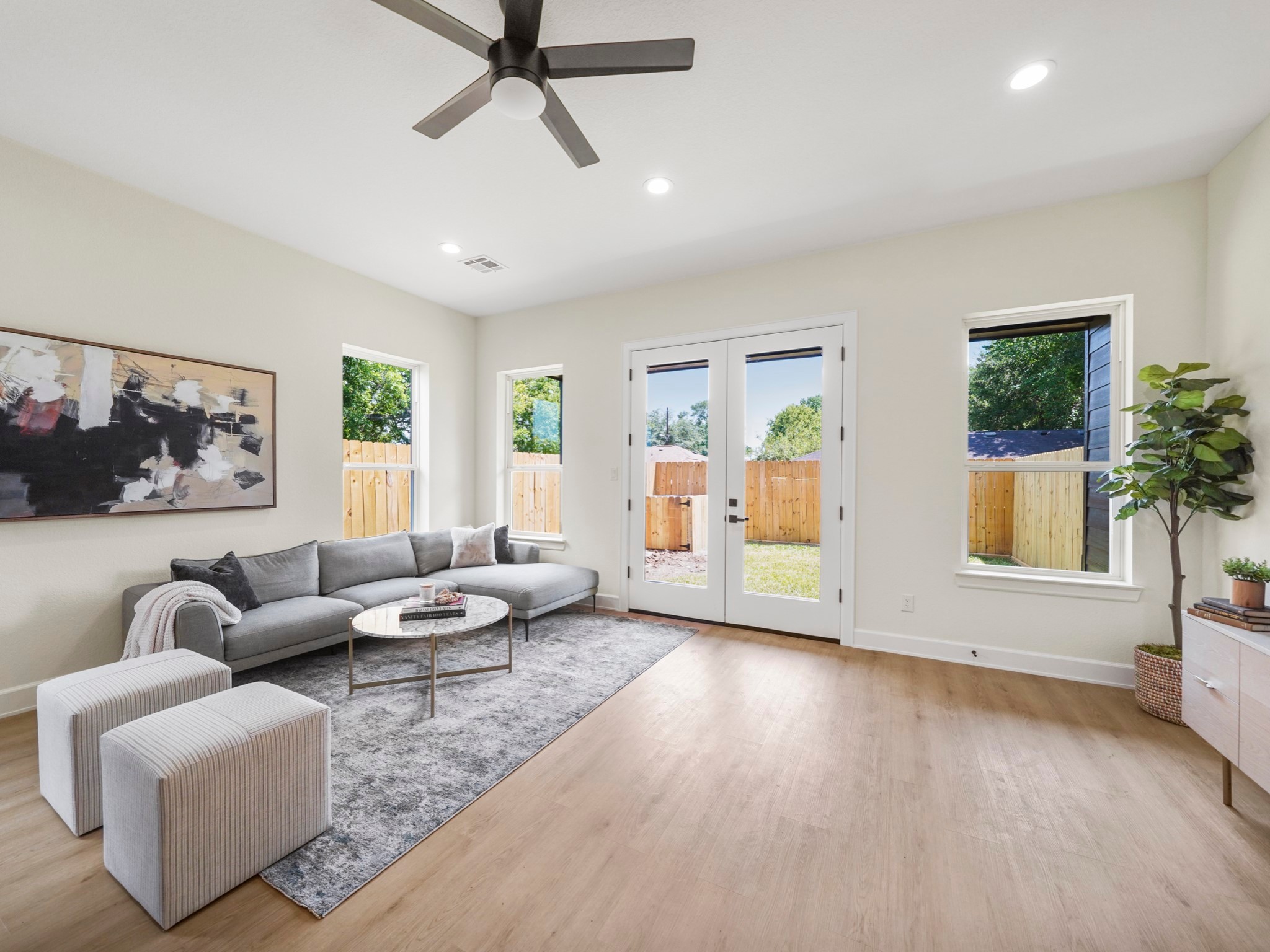 3548 Seabrook Street Houston, TX 77021 - Photo 8 of 19 a living room with furniture and a large window