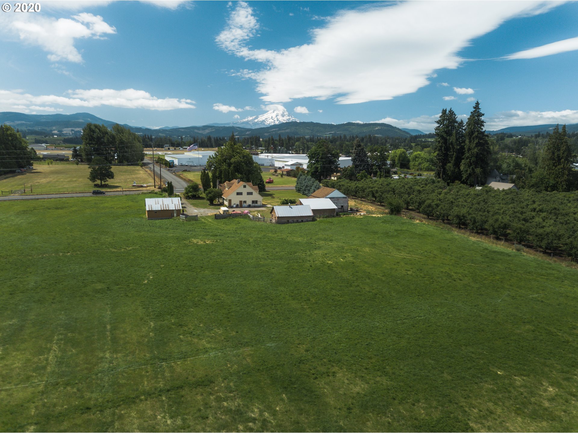 1600 Tucker Road Hood River, OR 97031 - Photo 1 of 13 Gallery Image 1