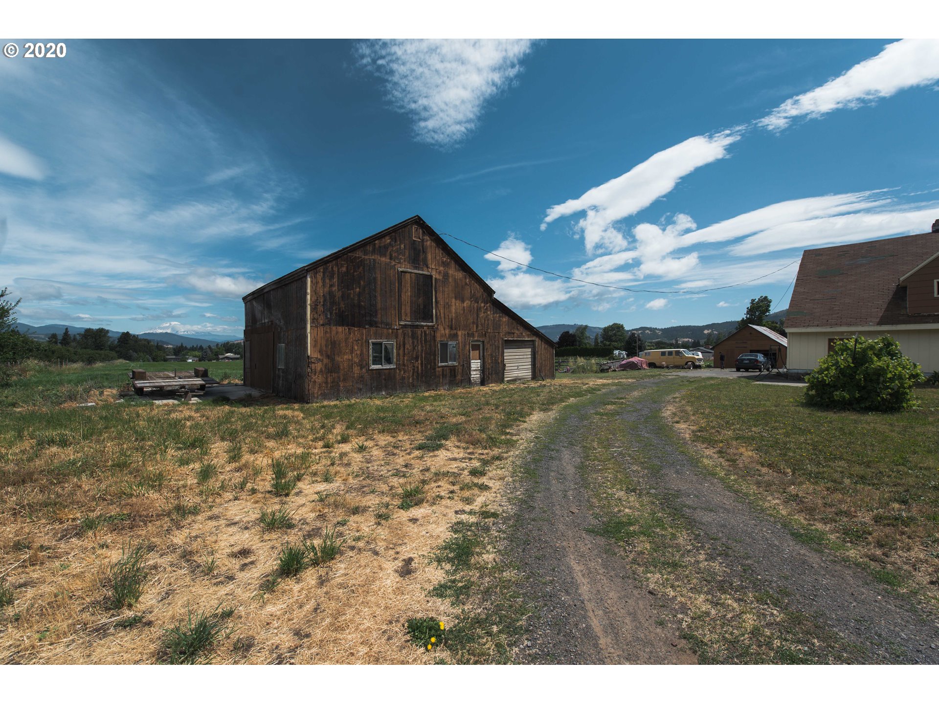 1600 Tucker Road Hood River, OR 97031 - Photo 2 of 13 Gallery Image 2