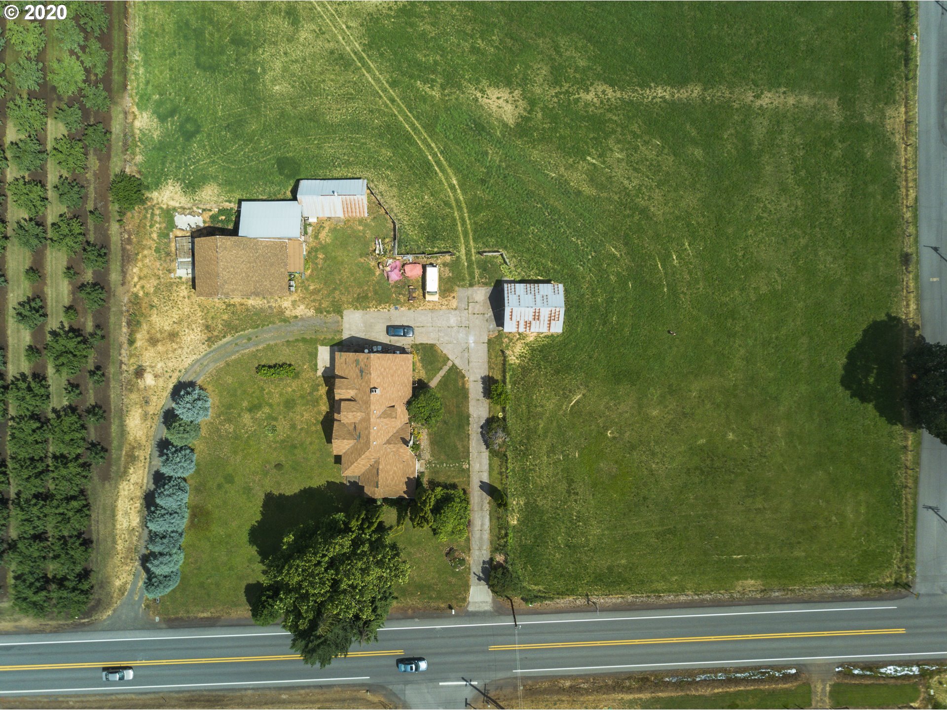 1600 Tucker Road Hood River, OR 97031 - Photo 11 of 13 Gallery Image 11
