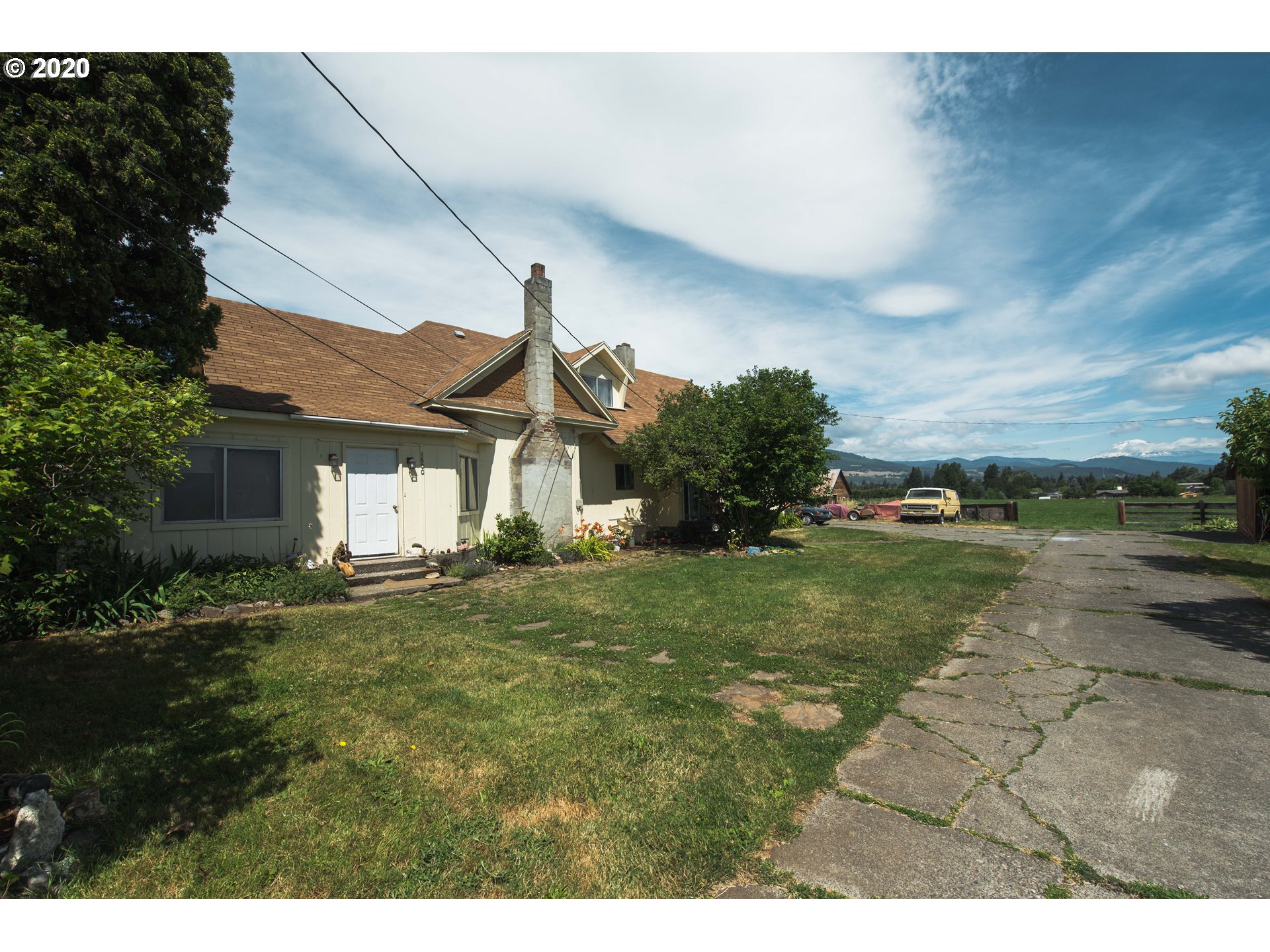 1600 Tucker Road Hood River, OR 97031 - Photo 3 of 13 Gallery Image 3