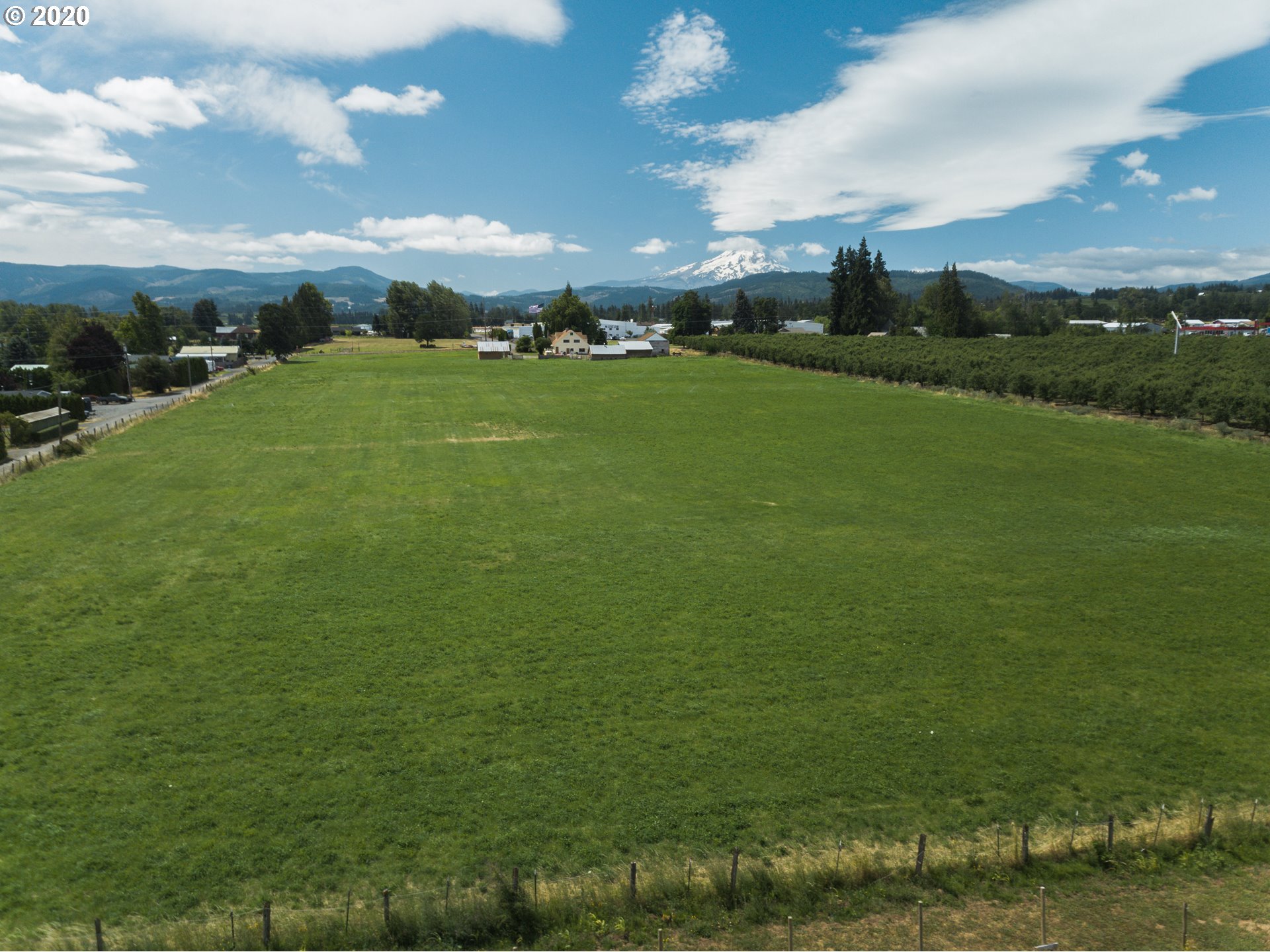 1600 Tucker Road Hood River, OR 97031 - Photo 5 of 13 Gallery Image 5