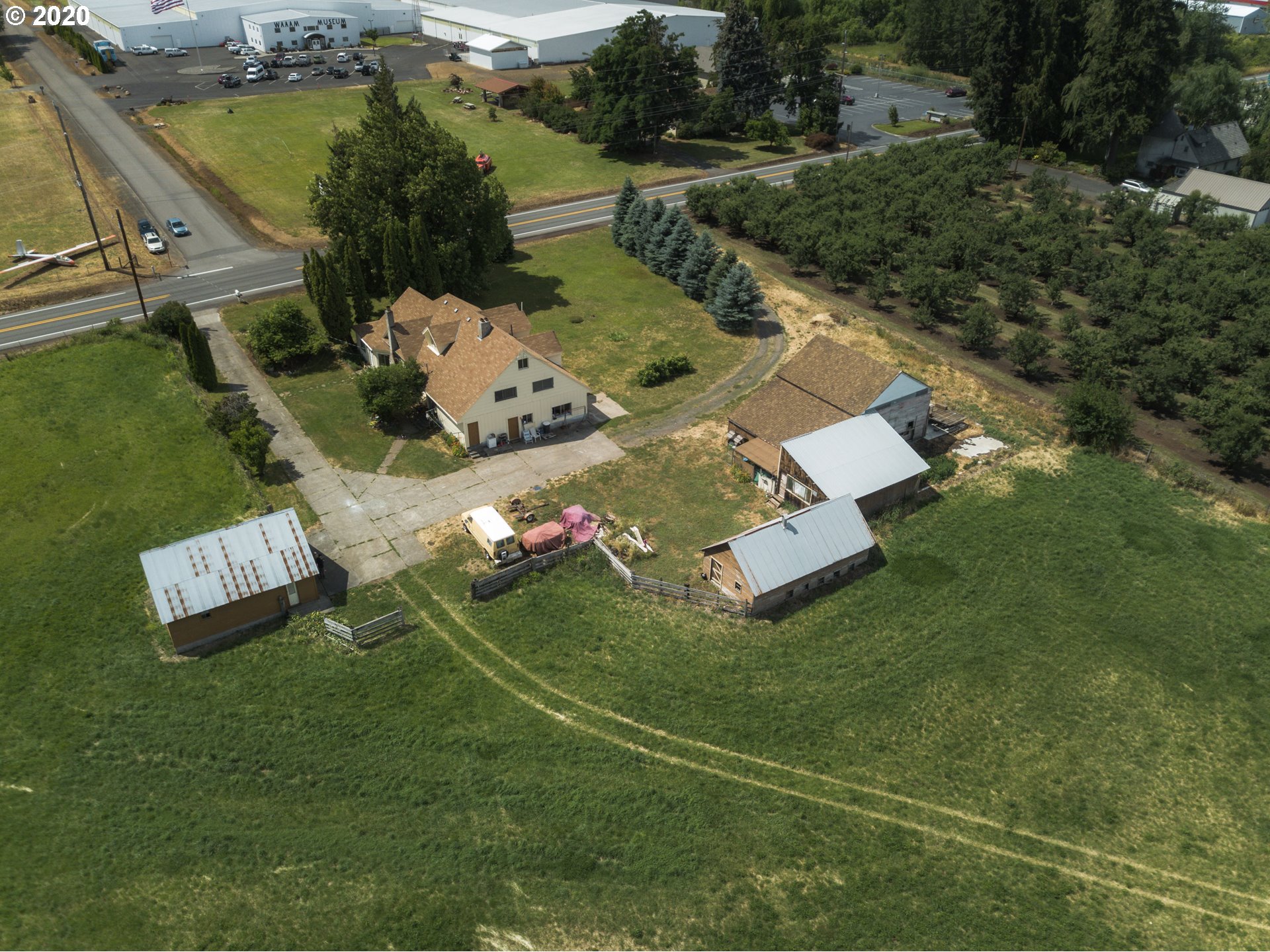 1600 Tucker Road Hood River, OR 97031 - Photo 6 of 13 Gallery Image 6