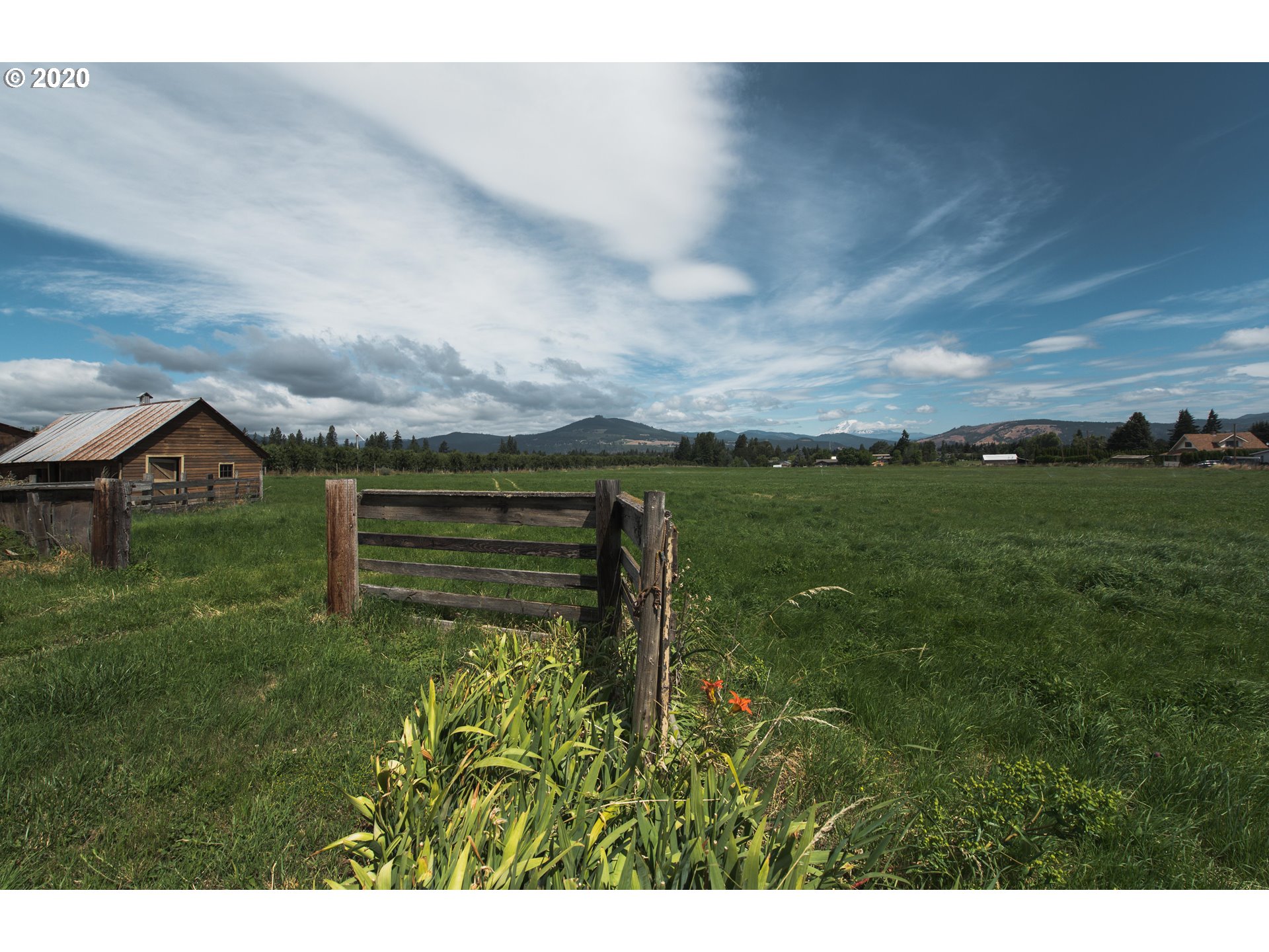 1600 Tucker Road Hood River, OR 97031 - Photo 8 of 13 Gallery Image 8