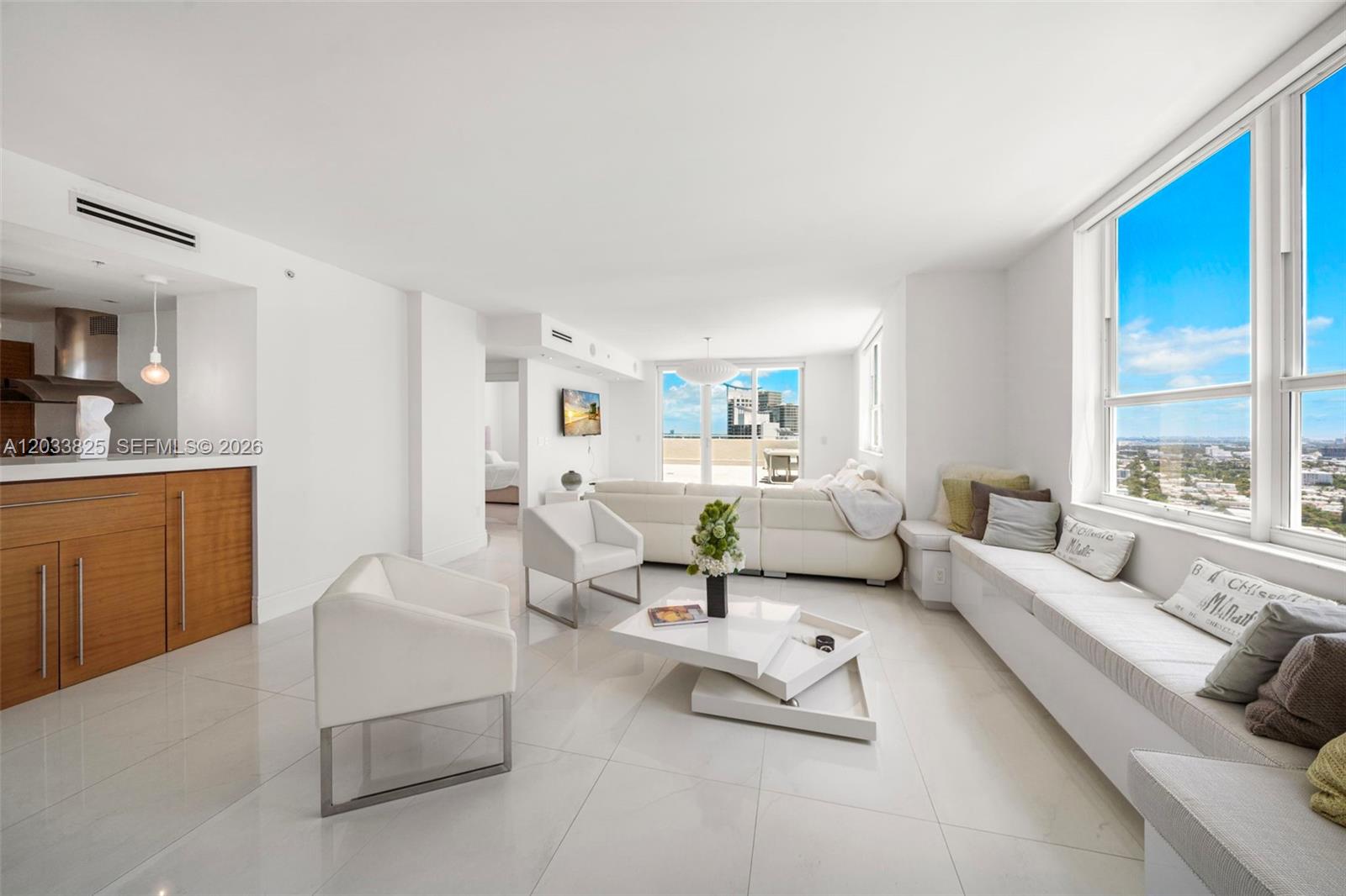 90 Alton Road, Unit PH3209 Miami Beach, FL 33139 - Photo 5 of 25