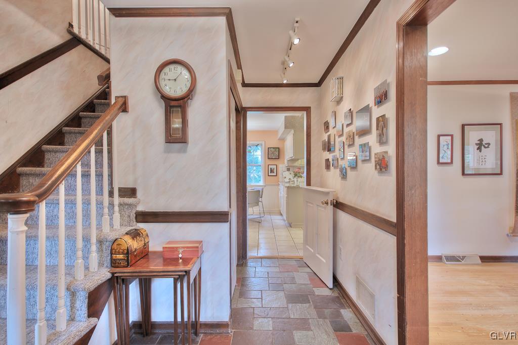 1505 Coventry Road Allentown, PA 18104 - Photo 4 of 32 Gallery Image 4