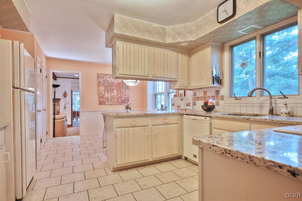 1505 Coventry Road Allentown, PA 18104 - Photo 9 of 32 Gallery Image 9