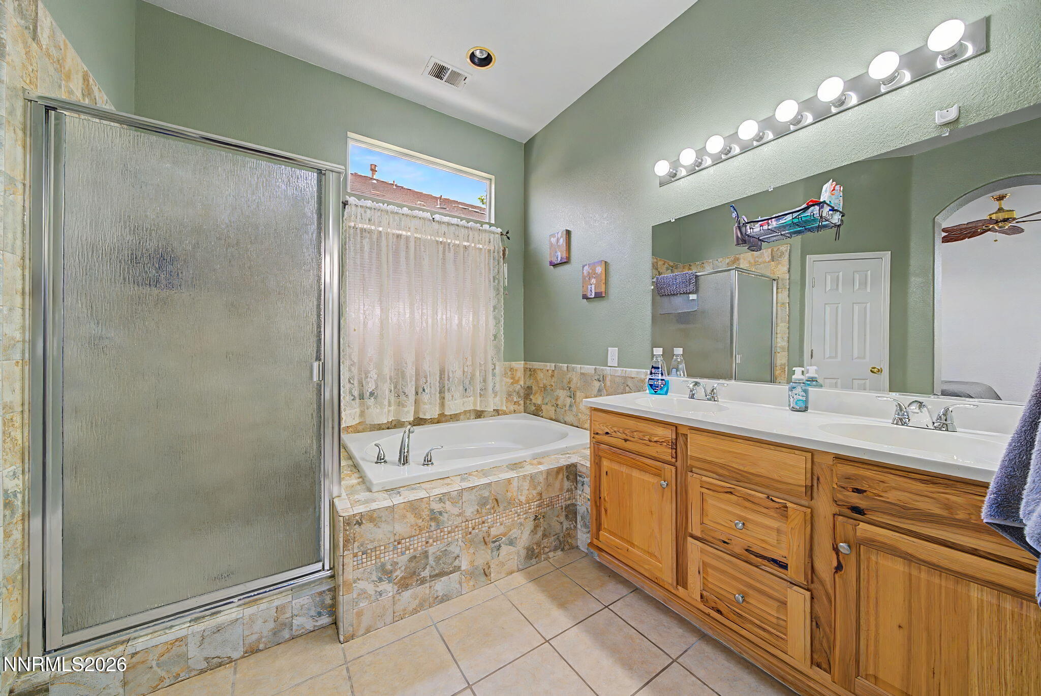 9395 Oakley Court Reno, NV 89521 - Photo 22 of 35 23-DSC02350-Edit