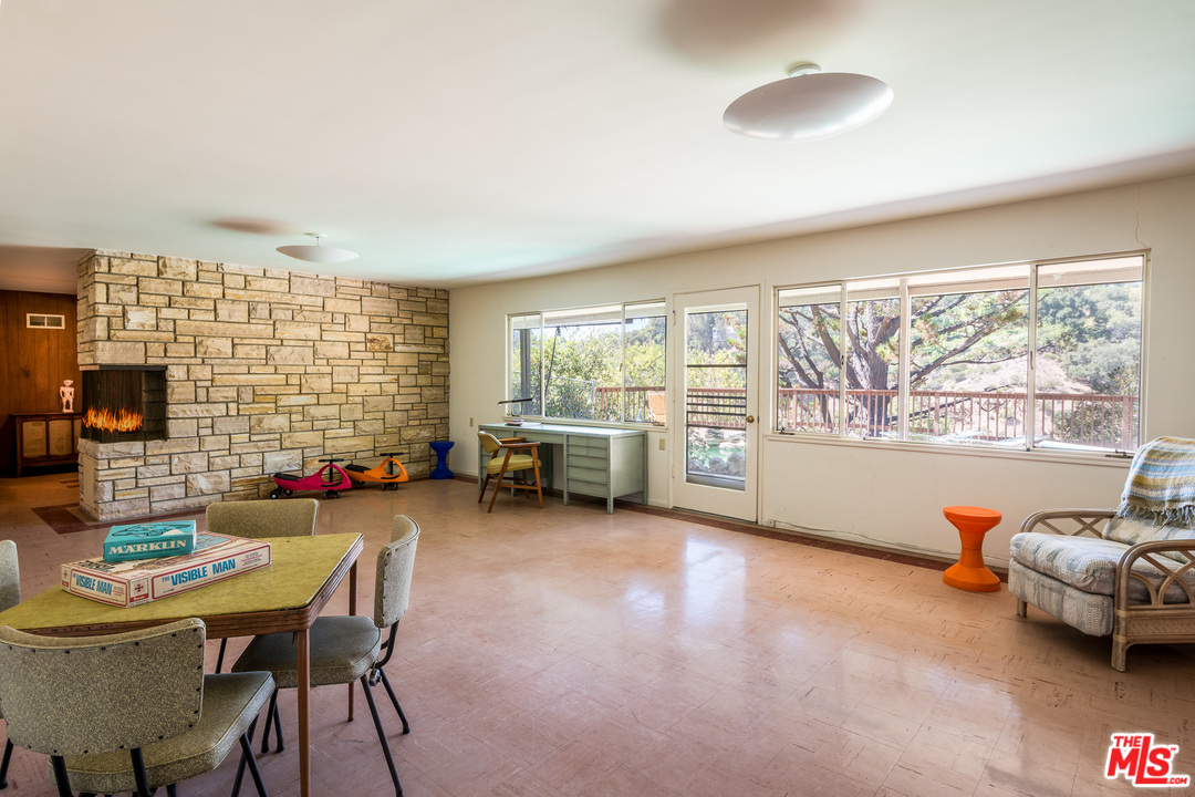 11240 Chalon Road Los Angeles, CA 90049 - Photo 21 of 27 Gallery Image 21