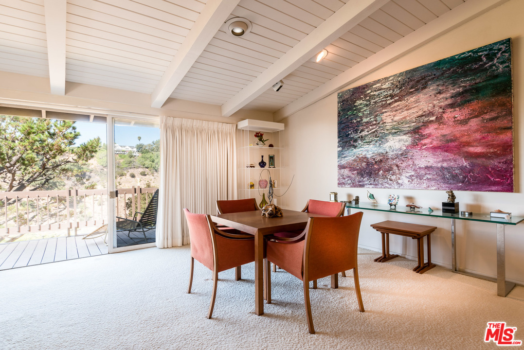 11240 Chalon Road Los Angeles, CA 90049 - Photo 4 of 27 Gallery Image 4