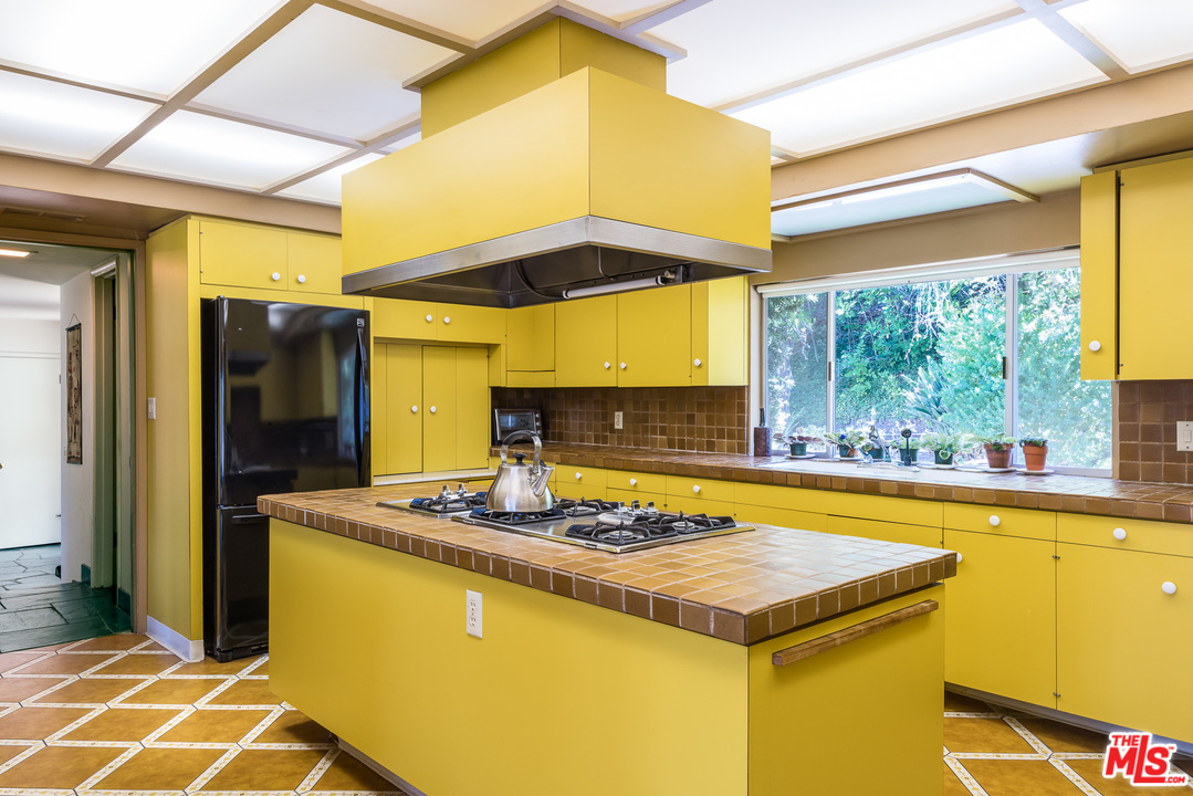 11240 Chalon Road Los Angeles, CA 90049 - Photo 8 of 27 Gallery Image 8