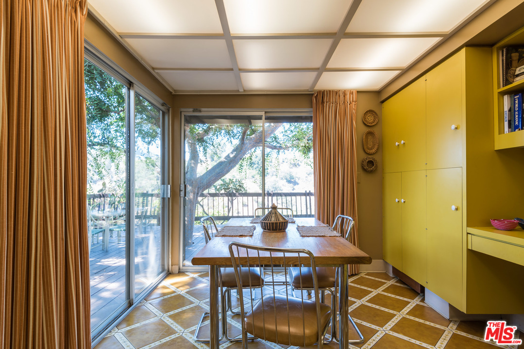 11240 Chalon Road Los Angeles, CA 90049 - Photo 9 of 27 Gallery Image 9