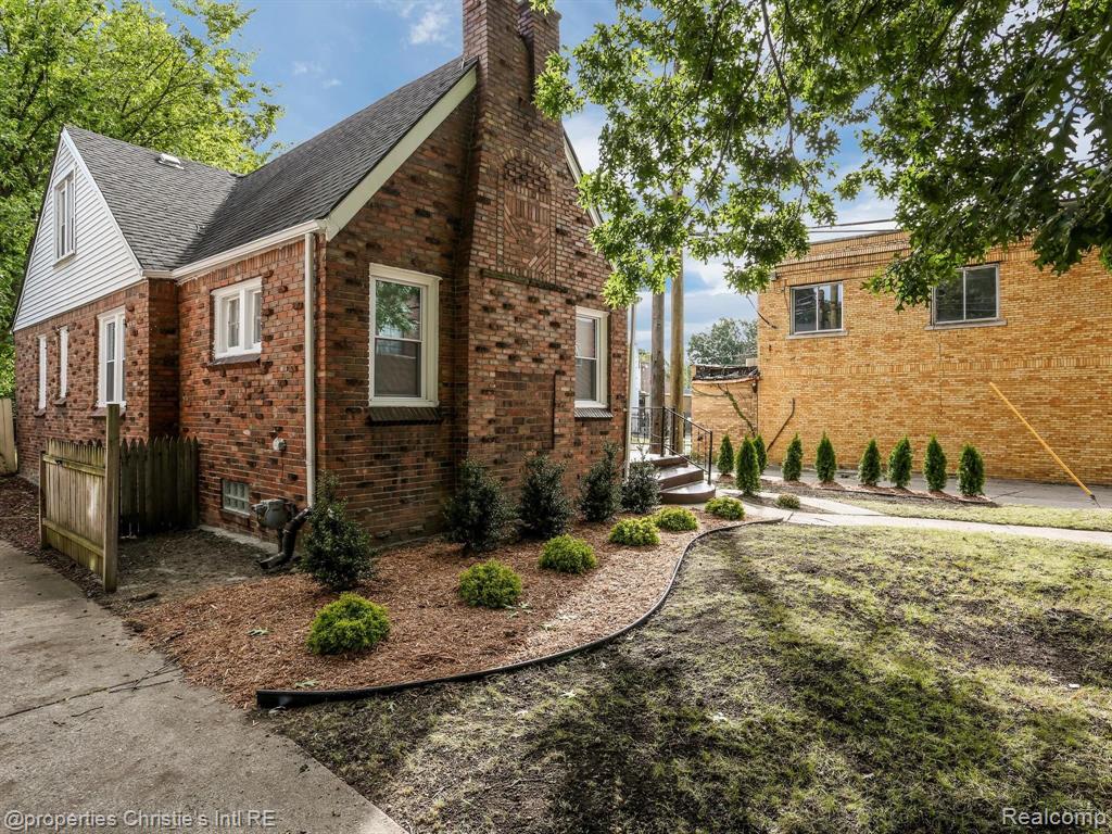 5026 Yorkshire Road Detroit, MI 48224 - Photo 2 of 22