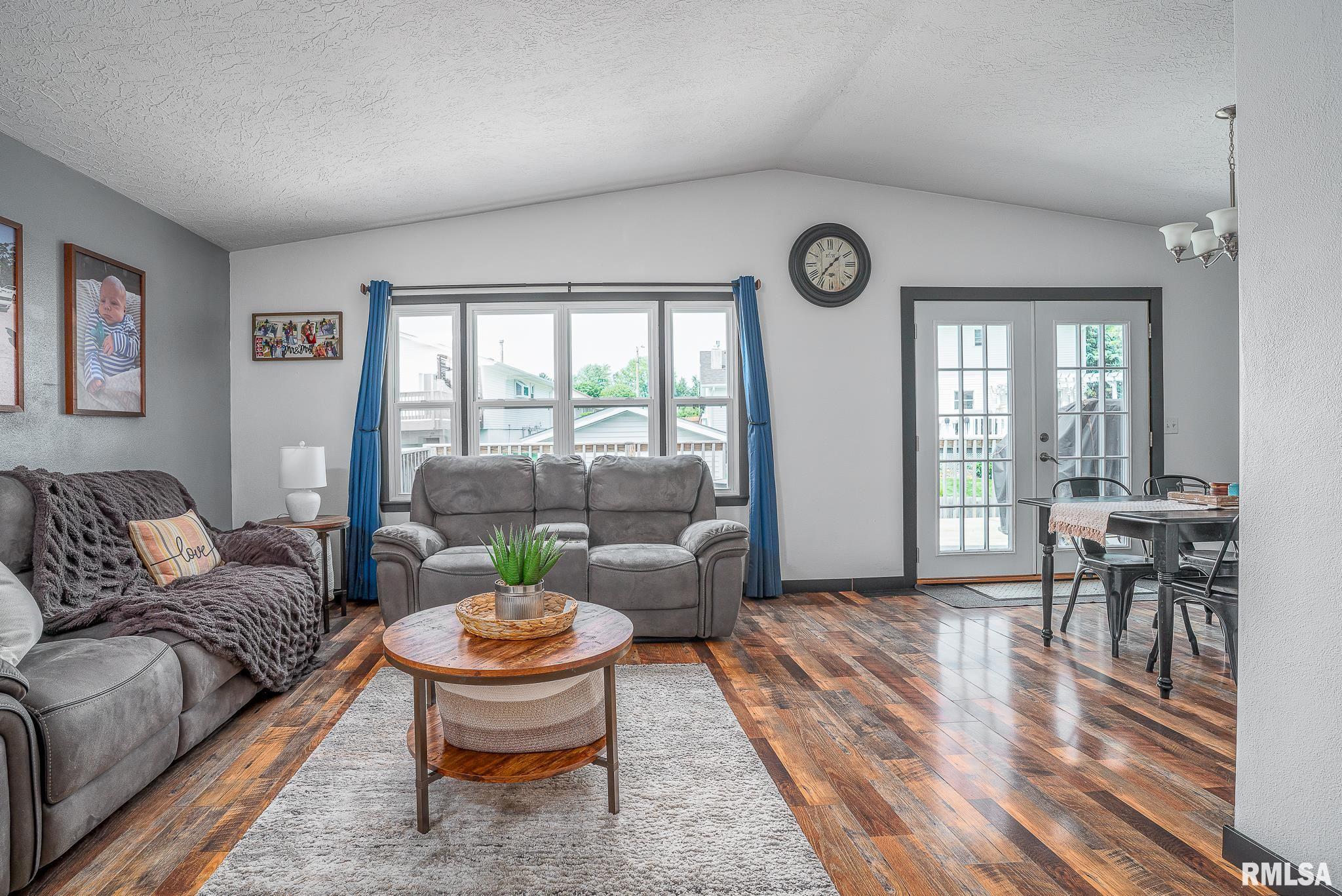 3436 Ridge Court Davenport, IA 52806 - Photo 3 of 23 Gallery Image 3