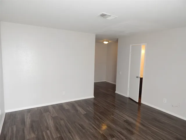 $1,075 | 204 Northpointe Avenue, Unit 204, La Grange, TX 78945