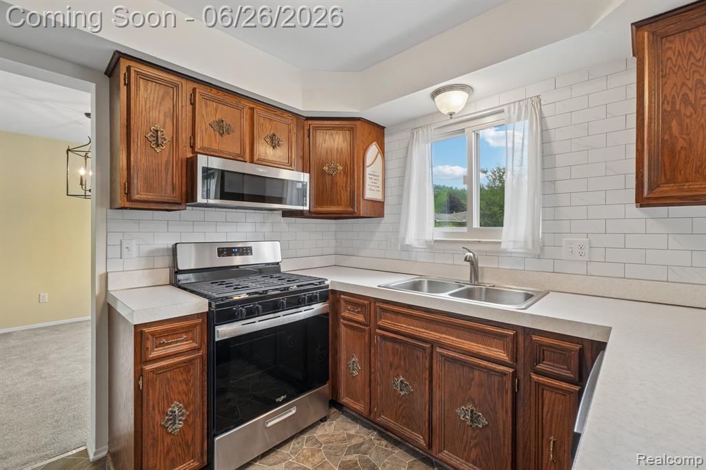 6046 Wedgewood Road Canton, MI 48187 - Photo 13 of 46