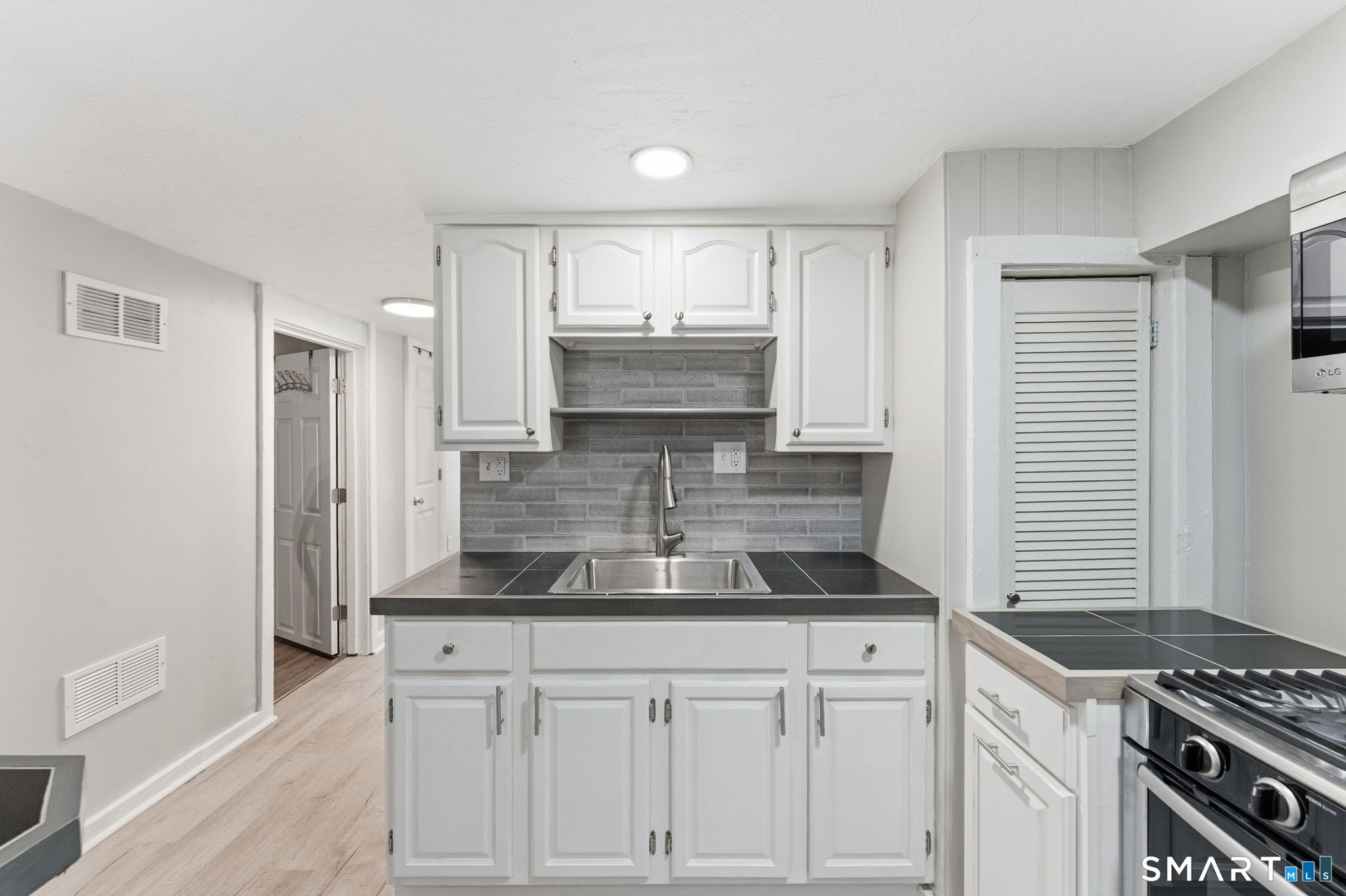 9 Hunters Road, Unit B Norwich, CT 06360 - Photo 9 of 29