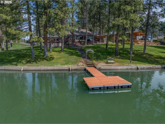 $1,196,000 | 112 North Sentosa Lake Road, Tygh Valley, OR 97063