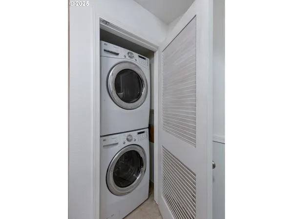 $1,196,000 | 112 North Sentosa Lake Road, Tygh Valley, OR 97063