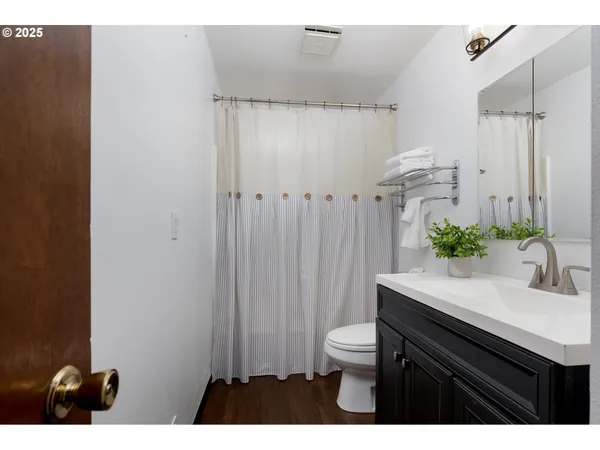 $1,196,000 | 112 North Sentosa Lake Road, Tygh Valley, OR 97063