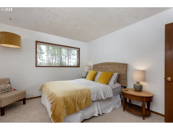 $1,196,000 | 112 North Sentosa Lake Road, Tygh Valley, OR 97063