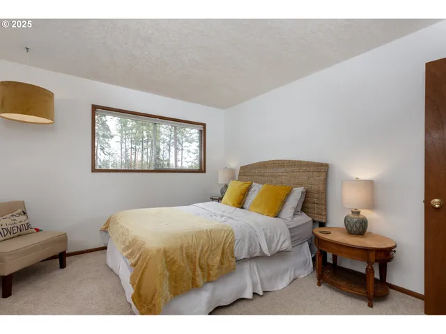 $1,196,000 | 112 North Sentosa Lake Road, Tygh Valley, OR 97063