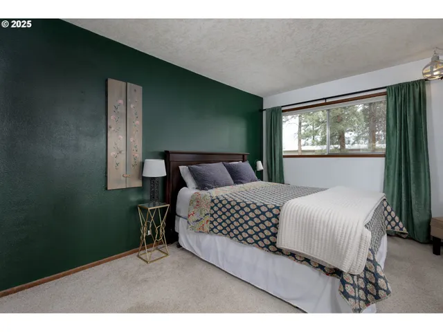 $1,196,000 | 112 North Sentosa Lake Road, Tygh Valley, OR 97063