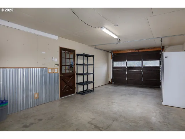 $1,196,000 | 112 North Sentosa Lake Road, Tygh Valley, OR 97063