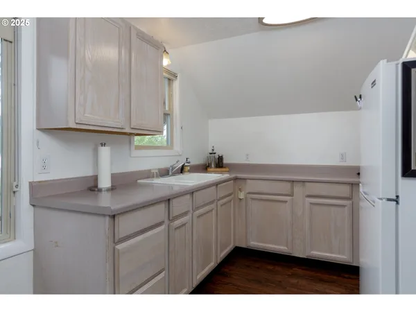 $1,196,000 | 112 North Sentosa Lake Road, Tygh Valley, OR 97063