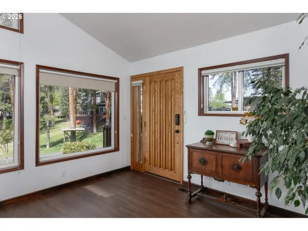 $1,196,000 | 112 North Sentosa Lake Road, Tygh Valley, OR 97063